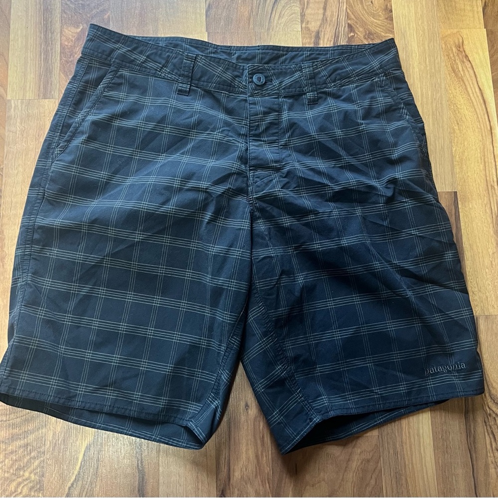 Patagonia Black Plaid Men's Flat Front Shorts Button Fly Size 35